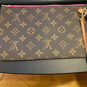 Louis Vuitton Pochette